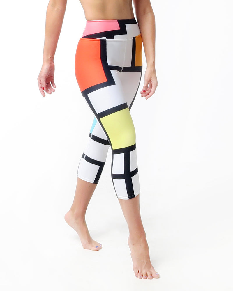 The cool Ppl color plane leggings from our classic arts collection of activewear. Bestseller.