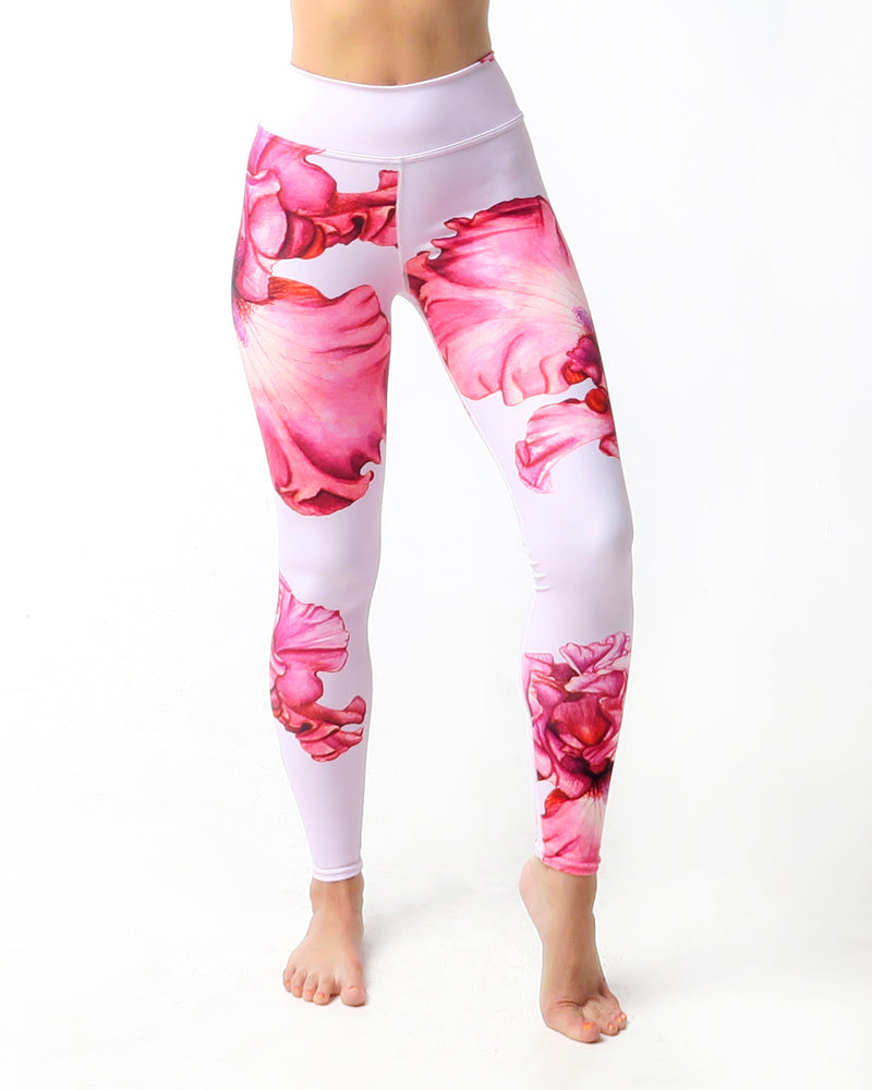 The cool ppl activewear leggings inspired by Georgia O'keeffe. 
